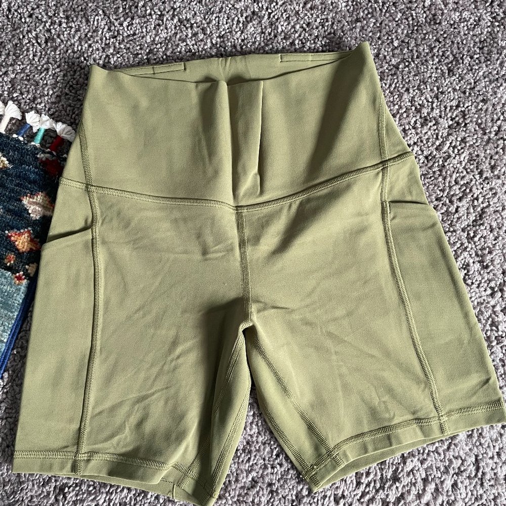 Lululemon Align shorts with side pockets